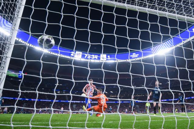 (260225) -- MADRID, Feb. 25, 2026 (Xinhua) -- Alexander Sorloth (L) of Atletico de Madrid scores a goal during the UEFA Champions League knockout play-off second leg match between Atletico de Madrid and Club Brugge in Madrid, Spain, on Feb. 24, 2026. (Photo by Gustavo Valiente/Xinhua)