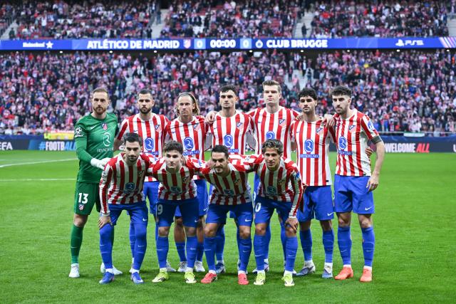 (260225) -- MADRID, Feb. 25, 2026 (Xinhua) -- Starting players of Atletico de Madrid pose for photos before the UEFA Champions League knockout play-off second leg match between Atletico de Madrid and Club Brugge in Madrid, Spain, on Feb. 24, 2026. (Photo by Gustavo Valiente/Xinhua)