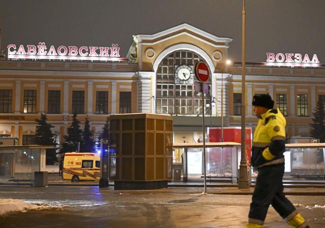 (260225) -- BEIJING, Feb. 25, 2026 (Xinhua) -- A staff member walks past Savyolovsky Station Square in Moscow, Russia, Feb. 24. 2026. One traffic police officer was killed and two others were injured following the detonation of an unidentified device at Savyolovsky Station Square in Moscow, the Russian Interior Ministry said on Tuesday. (Xinhua/Hao Jianwei)