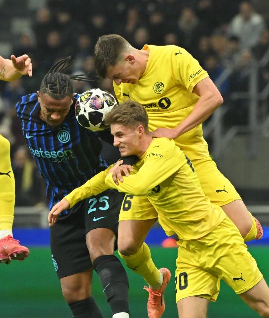 (260225) -- MILAN, Feb. 25, 2026 (Xinhua) -- Inter Milan's Manuel Akanji (L) vies with Bodo/Glimt's Jostein Gundersen (Top) and Fredrik Sjovold during the UEFA Champions League play-off second-leg football match between Inter Milan and Bodo/Glimt in Milan, Italy, Feb. 24, 2026. (Photo by Alberto Lingria/Xinhua)