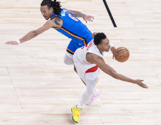 (260225) -- TORONTO, Feb. 25, 2026 (Xinhua) -- Scottie Barnes (front) of Toronto Raptors vies with Jaylin Williams of Oklahoma City Thunder during the 2025-2026 NBA regular season game between Toronto Raptors and Oklahoma City Thunder in Toronto, Canada, on Feb. 24, 2026. (Photo by Zou Zheng/Xinhua)