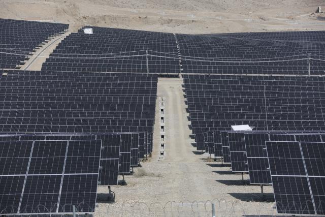 (260225) -- KABUL, Feb. 25, 2026 (Xinhua) -- This photo taken on Feb. 17, 2026 shows solar panels at a solar power plant in Surobi district of Kabul, Afghanistan. TO GO WITH "Feature: Afghanistan seeks solar-driven path to energy self-sufficiency" (Photo by Saifurahman Safi/Xinhua)