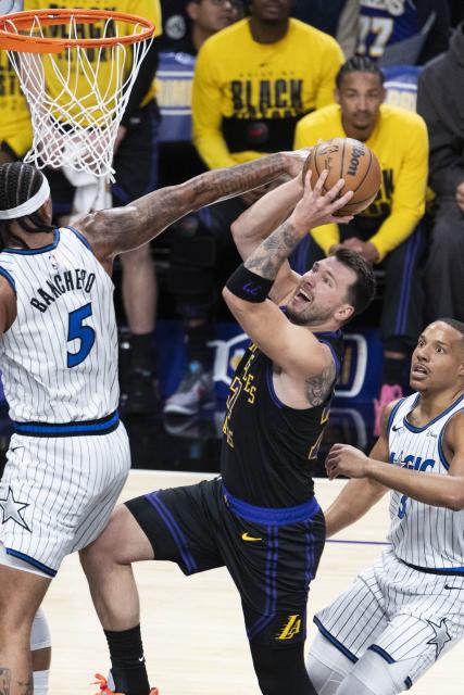 (260225) -- LOS ANGELES, Feb. 25, 2026 (Xinhua) -- Los Angeles Lakers' Luka Doncic (C) goes to the basket during the 2025-2026 NBA regular season basketball game between Los Angeles Lakers and Orlando Magic in Los Angeles, the United States, Feb. 24, 2026. (Photo by Ringo Chiu/Xinhua)