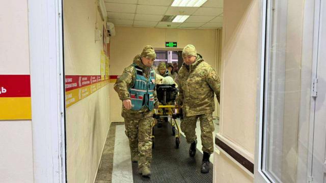 (260227) -- SHCHUCHINSK, Feb. 27, 2026 (Xinhua) -- Rescuers carry a person injured in a gas explosion at a cafe in Shchuchinsk, Akmola, Kazakhstan, on Feb. 27, 2026. Seven people were killed and 19 others injured in a powerful gas explosion that ripped through a cafe in the resort town of Shchuchinsk in northern Kazakhstan, local media reported Friday. (Kazakhstan's Ministry of Emergency Situations/Handout via Xinhua)