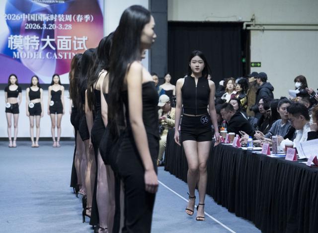 (260227) -- BEIJING, Feb. 27, 2026 (Xinhua) -- Models attend the model casting for the upcoming 2026 China Fashion Week in Beijing, capital of China, Feb. 27, 2026. A model casting for the 2026 China Fashion Week was held here on Friday, during which over 1,500 models competed for walking the runway. The 2026 China Fashion Week (Spring) will be held here from March 20 to 28. (Xinhua/Cai Yang)