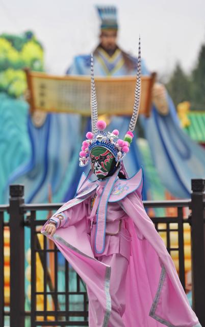 (260227) -- CHENGDU, Feb. 27, 2026 (Xinhua) -- A child who has learnt face-changing stunt of Sichuan Opera poses for a photo during a temple fair at Wuhou Shrine in Chengdu, southwest China's Sichuan Province, Feb. 27, 2026. The temple fair is held here to mark the ongoing Spring Festival, or the Chinese New Year, which will end on the 15th day of the first lunar month. (Xinhua/Liu Kun)