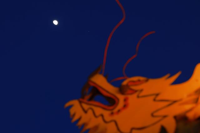 (260227) -- HARBIN, Feb. 27, 2026 (Xinhua) -- This photo taken on Feb. 27, 2026 shows the planet of Jupiter next to the moon in the sky over Jagdaqi, northeast China's Heilongjiang Province. (Photo by Zhuang Yu/Xinhua)