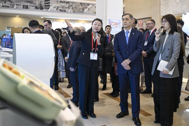 (260227) -- SHANGHAI, Feb. 27, 2026 (Xinhua) -- Shanghai Cooperation Organization (SCO) Secretary-General Nurlan Yermekbayev (C, front) learns about medical achievements before the inauguration ceremony of China-SCO Cooperation Center for Metabolic Diseases in Shanghai, east China, on Feb. 27, 2026. The center is the first national-level specialized cooperation platform hosted by Shanghai under the Shanghai Cooperation Organization (SCO) framework . It aims to foster collaboration among SCO nations to collectively address and systematically manage the challenges of metabolic diseases, ultimately enhancing the well-being of people across all member states. (Xinhua/Chen Haoming)