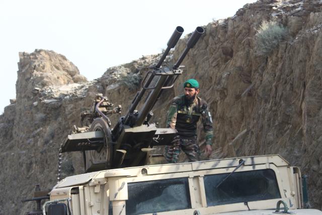 (260227) -- NANGARHAR, Feb. 27, 2026 (Xinhua) -- An Afghan security force member takes part in a military operation against Pakistan in Nangarhar province, Afghanistan, Feb. 27, 2026. TO GO WITH "Clashes break out again along Afghanistan-Pakistan border" (Photo by Hamidullah/Xinhua)