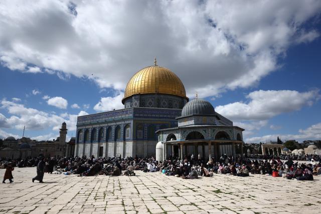(260227) -- JERUSALEM, Feb. 27, 2026 (Xinhua) -- People attend Friday prayers at the Al-Aqsa Mosque compound during the holy month of Ramadan in Jerusalem's Old City, Feb. 27, 2026. (Photo by Jamal Awad/Xinhua)
