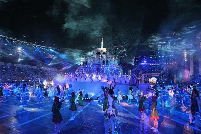 (260227) -- SINGAPORE, Feb. 27, 2026 (Xinhua) -- Performers dance during the Chingay Parade as part of the Lunar New Year celebrations in Singapore on Feb. 27, 2026. (Photo by Then Chih Wey/Xinhua)