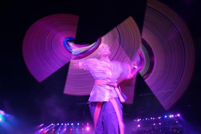(260227) -- SINGAPORE, Feb. 27, 2026 (Xinhua) -- A performer dances during the Chingay Parade as part of the Lunar New Year celebrations in Singapore on Feb. 27, 2026. (Photo by Then Chih Wey/Xinhua)