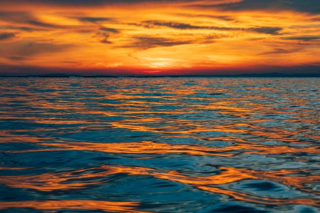 (260227) -- KISUMU, Feb. 27, 2026 (Xinhua) -- Photo taken on Feb. 27, 2026 shows a sunset view in Lake Victoria in Kisumu, Kenya. (Xinhua/Xie Jianfei)