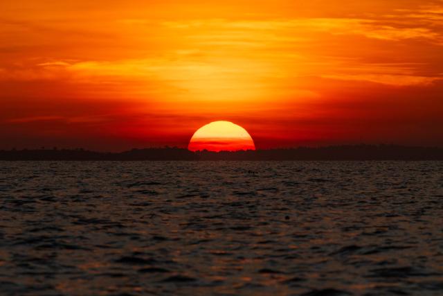 (260227) -- KISUMU, Feb. 27, 2026 (Xinhua) -- Photo taken on Feb. 27, 2026 shows a sunset view in Lake Victoria in Kisumu, Kenya. (Xinhua/Xie Jianfei)