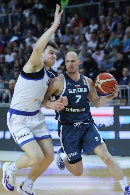 (260228) -- KOPER, Feb. 28, 2026 (Xinhua) -- Klemen Prepelic (R) of Slovenia breaks through against Martin Svoboda of the Czech Republic during the first round group H match between Slovenia and the Czech Republic at the FIBA Basketball World Cup 2027 European Qualifiers in Koper, Slovenia, Feb 27, 2026. (Photo by Zeljko Stevanic/Xinhua)