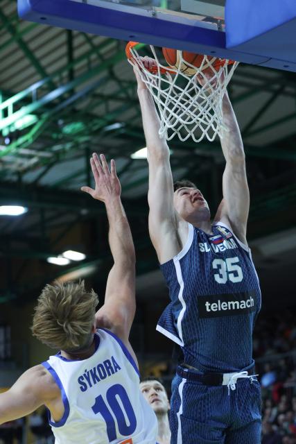 (260228) -- KOPER, Feb. 28, 2026 (Xinhua) -- Zak Smrekar (R) of Slovenia dunks during the first round group H match between Slovenia and the Czech Republic at the FIBA Basketball World Cup 2027 European Qualifiers in Koper, Slovenia, Feb 27, 2026. (Photo by Zeljko Stevanic/Xinhua)