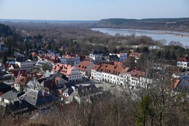 (260228) -- KAZIMIERZ DOLNY, Feb. 28, 2026 (Xinhua) -- This photo taken on Feb. 27, 2026 shows a view of Kazimierz Dolny, Poland. Known for its well-preserved Renaissance-style urban layout, Kazimierz Dolny is a popular tourist destination in Poland. (Photo by Aleksy Witwicki/Xinhua)