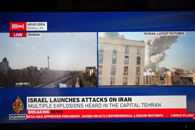 (260228) -- CAIRO, Feb. 28, 2026 (Xinhua) -- This photo taken on Feb. 28, 2026 in Cairo, Egypt shows Qatar's Al Jazeera broadcasting the Israeli "preemptive" strike against Iran. Israel launched a "preemptive" strike against Iran on Saturday morning "to remove threats to Israel," the Israeli Defense Ministry said in a statement.
   Sirens were sounded across Israel to warn the public to prepare for the possibility of an Iranian missile attack on Israel. (Xinhua/Zhang Haobo)