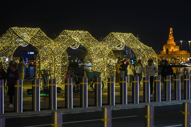 (260228) -- DOHA, Feb. 28, 2026 (Xinhua) -- This photo taken on Feb. 27, 2026 shows Ramadan-themed illuminations along a street during the holy month of Ramadan in Doha, Qatar. (Photo by Nikku/Xinhua)