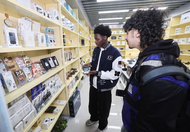 (260228) -- YIWU, Feb. 28, 2026 (Xinhua) -- Foreign merchants buy commodities at the Global Digital Trade Center in Yiwu, east China's Zhejiang Province, Feb. 28, 2026. Merchants on Saturday kicked off the first business day of the Year of the Horse as the Yiwu International Trade City and the Global Digital Trade Center in Yiwu, the world's largest small-commodities hub, resumed operations after the Spring Festival holiday. According to local customs data, Yiwu's total foreign trade reached 836.5 billion yuan (about 121.97 billion U.S. dollars) in 2025, achieving an increase of 25.1 percent year on year. Exports rose more than 24 percent, and imports over 32 percent. (Xinhua/Xu Yu)