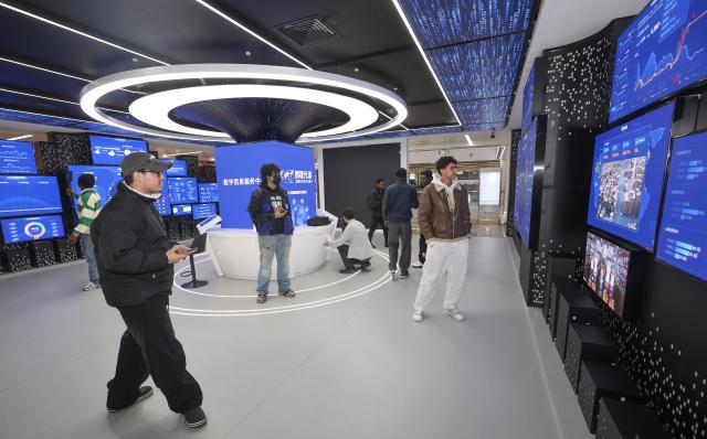 (260228) -- YIWU, Feb. 28, 2026 (Xinhua) -- Merchants are pictured at the Global Digital Trade Center in Yiwu, east China's Zhejiang Province, Feb. 28, 2026. Merchants on Saturday kicked off the first business day of the Year of the Horse as the Yiwu International Trade City and the Global Digital Trade Center in Yiwu, the world's largest small-commodities hub, resumed operations after the Spring Festival holiday. According to local customs data, Yiwu's total foreign trade reached 836.5 billion yuan (about 121.97 billion U.S. dollars) in 2025, achieving an increase of 25.1 percent year on year. Exports rose more than 24 percent, and imports over 32 percent. (Xinhua/Xu Yu)