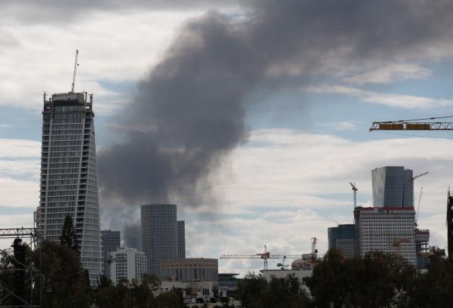 (260228) -- TEL AVIV, Feb. 28, 2026 (Xinhua) -- This photo taken on Feb. 28, 2026 shows thick smoke rising in Tel Aviv, Israel. (Xinhua/Chen Junqing)
