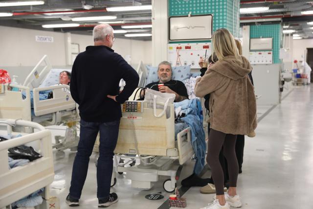 (260228) -- TEL AVIV, Feb. 28, 2026 (Xinhua) -- Patients are moved into a parking lot at a medical center in Tel Aviv, Israel, Feb. 28, 2026. The alert level of all hospitals in Israel has been raised to the highest level after attacks in Iran, and hospitalized patients were transferred to shelters, the Israeli Health Ministry said in a statement. All non-urgent hospital activities have been canceled. (Gideon Markowicz/JINI via Xinhua)