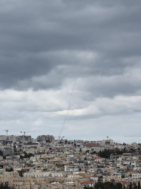 (260228) -- JERUSALEM, Feb. 28, 2026 (Xinhua) -- This photo taken on Feb. 28, 2026 shows smoke in the sky in the Old City of Jerusalem. (Photo by Jamal Awad/Xinhua)