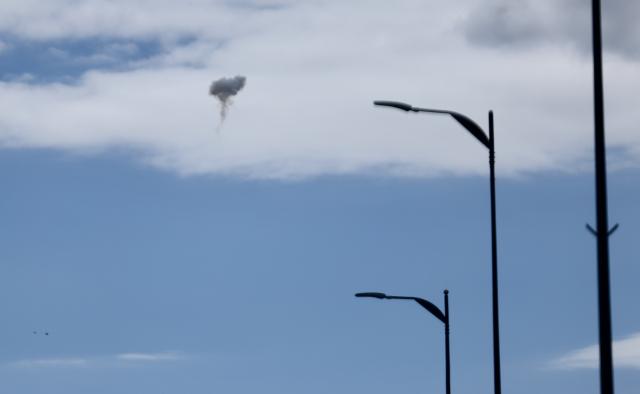 (260228) -- JERUSALEM, Feb. 28, 2026 (Xinhua) -- This photo taken on Feb. 28, 2026 shows smoke in the sky in Jerusalem. (Photo by Jamal Awad/Xinhua)