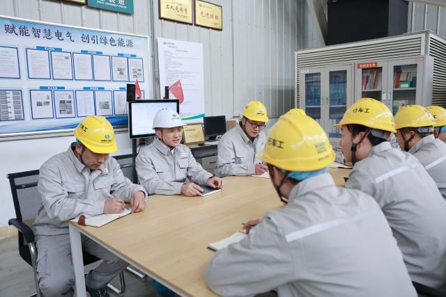 (260228) -- SHANGHAI, Feb. 28, 2026 (Xinhua) -- Zhang Fan inspects a workshop of an electrical equipment company of China Electrical Equipment Group in Jinan, east China's Shandong Province, Feb. 13, 2026.
  Zhang Fan is vice general manager of China Electrical Equipment Group and a deputy to the National People's Congress (NPC). Zhang believes that "artificial intelligence (AI) plus manufacturing" would be achieved through strengthening top-level design and industry guidelines. Last year, Zhang presented a suggestion on deepening integration of manufacturing and AI to promote high-quality innovative development. His suggestion was given great importance. 
  In January 2026, eight departments of China including the Ministry of Industry and Information Technology jointly issued a plan which outlines an ambitious push to deeply integrate AI with the manufacturing sector, foster new quality productive forces and comprehensively empower new industrialization.
  Zhang stated that he will continue to concentrate on issues about the bottlenecks of data sharing in AI-driven manufacturing sector and successful experiences of leading enterprises. (China Electrical Equipment Group/Handout via Xinhua)
