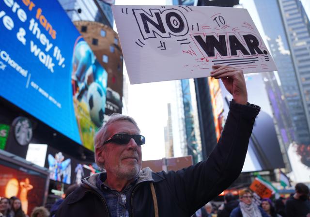 (260301) -- NEW YORK, March 1, 2026 (Xinhua) -- People attend a protest against U.S.-Israeli attacks on Iran, in New York, the United States, on Feb. 28, 2026.
  Hundreds of New Yorkers rallied in Times Square and then marched along streets in New York City in protest of U.S.-Israel coordinated airstrikes against Iran on Saturday. (Xinhua/Zhang Fengguo)