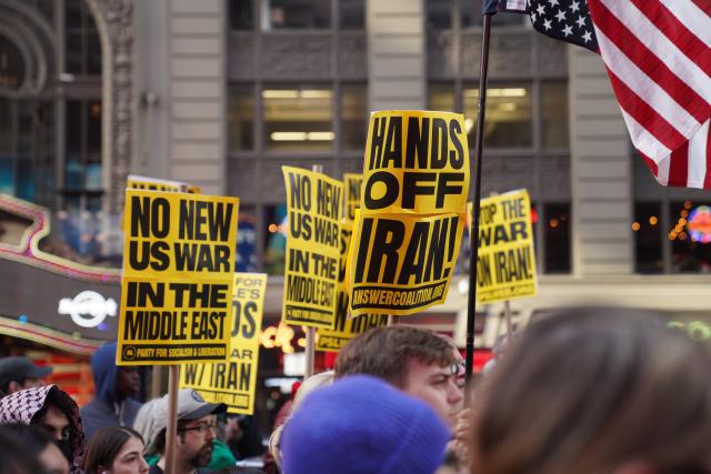 (260301) -- NEW YORK, March 1, 2026 (Xinhua) -- People attend a protest against U.S.-Israeli attacks on Iran, in New York, the United States, on Feb. 28, 2026.
  Hundreds of New Yorkers rallied in Times Square and then marched along streets in New York City in protest of U.S.-Israel coordinated airstrikes against Iran on Saturday. (Xinhua/Zhang Fengguo)