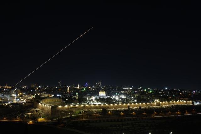 (260301) -- JERUSALEM, March 1, 2026 (Xinhua) -- This long exposure photo taken on Feb. 28, 2026 shows flare trails of a military projectile in Jerusalem.
  The United States and Israel on Saturday launched "major combat operations" against Iran, claiming that the country's Supreme Leader Ayatollah Ali Khamenei had been killed.
  Iran retaliated with a series of counterattacks against Israel and U.S. targets across the region. (Photo by Jamal Awad/Xinhua)
