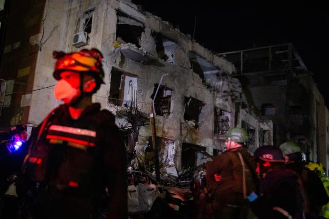 (260301) -- TEL AVIV, March 1, 2026 (Xinhua) -- Members of the Israeli security and rescue forces work at the scene where a ballistic missile fired from Iran hit and caused damage in Tel Aviv, Israel, early on March 1, 2026.
  The United States and Israel on Saturday launched "major combat operations" against Iran, claiming that the country's Supreme Leader Ayatollah Ali Khamenei had been killed.
  Iran retaliated with a series of counterattacks against Israel and U.S. targets across the region.
  Late Saturday, at least 20 people were injured in Tel Aviv during Iran's latest round of strikes on Israel, Israel's national emergency service MDA reported. MDA said that a 40-year-old man is in a serious condition with a shrapnel wound. (Xinhua/Chen Junqing)