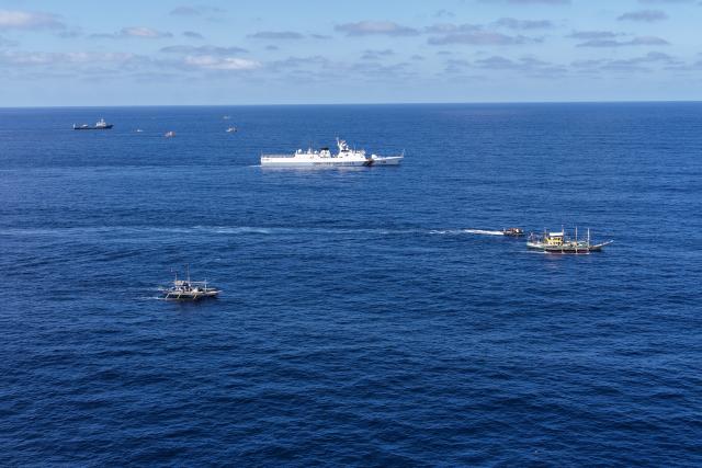 (260301) -- SOUTH CHINA SEA, March 1, 2026 (Xinhua) -- China Coast Guard (CCG) vessel Hebao lawfully expels Philippine fishing boats in waters off China's Huangyan Dao in the South China Sea, Feb. 27, 2026. The CCG on Friday drove away Philippine vessels that illegally intruded into China's territorial waters off Huangyan Dao in the South China Sea. (CCG/Handout via Xinhua)