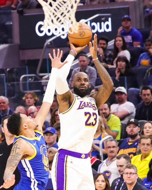 (260301) -- SAN FRANCISCO, March 1, 2026 (Xinhua) -- LeBron James (R) of Los Angeles Lakers shoots during the 2025-2026 NBA regular season basketball game between Los Angeles Lakers and Golden State Warriors in San Francisco, the United States, Feb. 28, 2026. (Photo by Dong Xudong/Xinhua)
