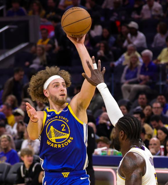 (260301) -- SAN FRANCISCO, March 1, 2026 (Xinhua) -- Brandin Podziemski (L) of Golden State Warriors shoots during the 2025-2026 NBA regular season basketball game between Los Angeles Lakers and Golden State Warriors in San Francisco, the United States, Feb. 28, 2026. (Photo by Dong Xudong/Xinhua)