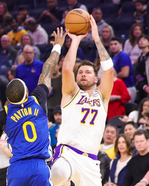 (260301) -- SAN FRANCISCO, March 1, 2026 (Xinhua) -- Luka Doncic (R) of Los Angeles Lakers shoots during the 2025-2026 NBA regular season basketball game between Los Angeles Lakers and Golden State Warriors in San Francisco, the United States, Feb. 28, 2026. (Photo by Dong Xudong/Xinhua)