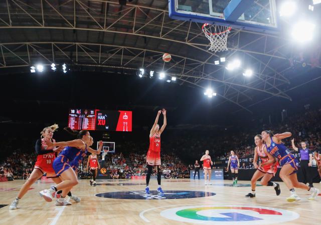 (260301) -- PERTH, March 1, 2026 (Xinhua) -- Han Xu (C) of Perth Lynx shoots a free throw during Game 2 of Women's National Basketball League (WNBL) finals series between Perth Lynx and Townsville Fire in Perth, Australia, March 1, 2026. (Photo by Zhou Dan/Xinhua)