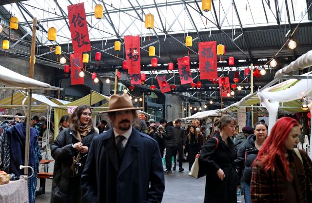 (260301) -- LONDON, March 1, 2026 (Xinhua) -- People attend an event in celebration of the upcoming Lantern Festival in London, Britain, Feb. 28, 2026. (Xinhua/Li Ying)