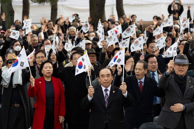 (260301) -- SEOUL, March 1, 2026 (Xinhua) -- People attend an event marking the anniversary of the 1919 March 1 Independence Movement that took place during the 1910-45 Japanese colonization of the Korean Peninsula, in Seoul, South Korea, March 1, 2026. (Photo by Jun Hyosang/Xinhua)