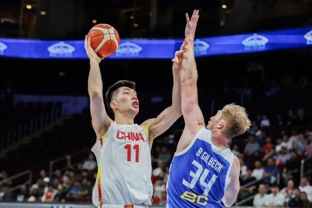 (260301) -- PASAY CITY, March 1, 2026 (Xinhua) -- Yu Jiahao (L) of China competes against Brandon Gilbeck (R) of Chinese Taipei during the match between China and Chinese Taipei at the FIBA World Cup Asian Qualifiers in Pasay City, the Philippines, on March 1, 2026. (Xinhua/Rouelle Umali)