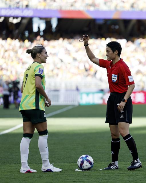 (260301) -- PERTH, March 1, 2026 (Xinhua) -- Stephanie Catley (L) of Australia talks with referee Dong Fangyu during the group A opener match between Australia and the Philippines at the 2026 AFC Women's Asian Cup at Perth Stadium in Perth, Australia, March 1, 2026. (Xinhua/Ma Ping)