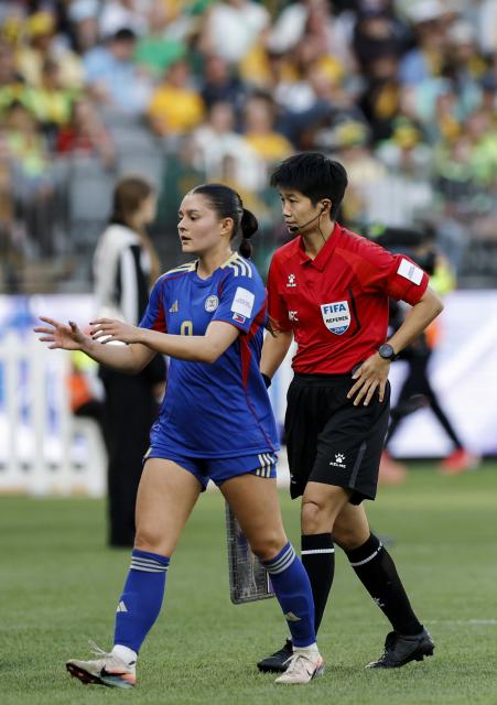 (260301) -- PERTH, March 1, 2026 (Xinhua) -- Fourth official Tian Jin (R) is seen during the group A opener match between Australia and the Philippines at the 2026 AFC Women's Asian Cup at Perth Stadium in Perth, Australia, March 1, 2026. (Xinhua/Ma Ping)