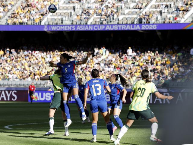 (260301) -- PERTH, March 1, 2026 (Xinhua) -- Hali Long (2nd L) of the Philippines vies for a header during the group A opener match between Australia and the Philippines at the 2026 AFC Women's Asian Cup at Perth Stadium in Perth, Australia, March 1, 2026. (Xinhua/Ma Ping)
