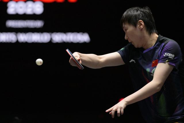 (260301) -- SINGAPORE, March 1, 2026 (Xinhua) -- Wang Manyu of China hits a return during the women's singles final between Sun Yingsha of China and Wang Manyu of China at the World Table Tennis (WTT) Singapore Smash 2026 in Singapore on March 1, 2026. (Photo by Then Chih Wey/Xinhua)