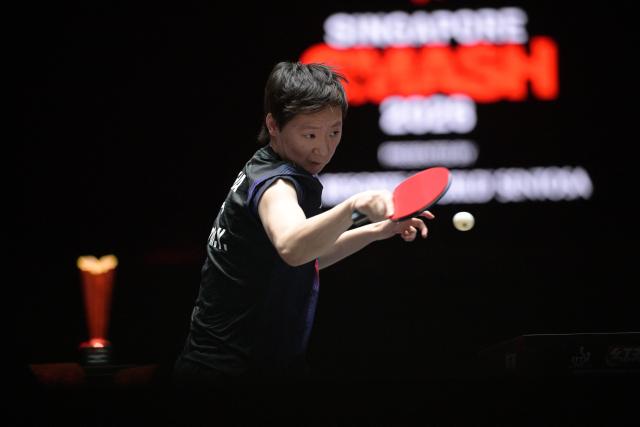 (260301) -- SINGAPORE, March 1, 2026 (Xinhua) -- Wang Manyu of China hits a return during the women's singles final between Sun Yingsha of China and Wang Manyu of China at the World Table Tennis (WTT) Singapore Smash 2026 in Singapore on March 1, 2026. (Photo by Then Chih Wey/Xinhua)