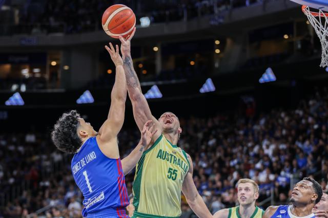 (260301) -- PASAY CITY, March 1, 2026 (Xinhua) -- Juan Gomez De Liano (L) of the Philippines competes against Mitch Creek of Australia during the match between Australia and the Philippines at the FIBA World Cup Asian Qualifiers in Pasay City, the Philippines, on March 1, 2026. (Xinhua/Rouelle Umali)