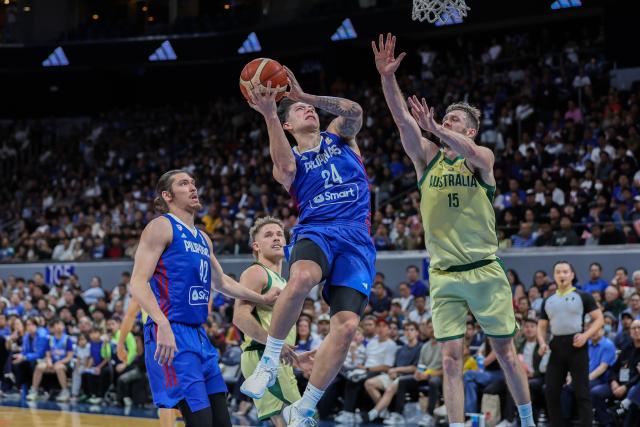 (260301) -- PASAY CITY, March 1, 2026 (Xinhua) -- Dwight Ramos (C) of the Philippines competes during the match between Australia and the Philippines at the FIBA World Cup Asian Qualifiers in Pasay City, the Philippines, on March 1, 2026. (Xinhua/Rouelle Umali)