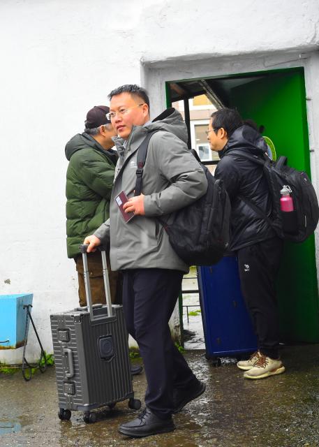 (260302) -- BAKU, March 2, 2026 (Xinhua) -- A Chinese national evacuated from Iran arrives in Azerbaijan, March 1, 2026. Eighteen Chinese nationals were evacuated from Iran to Azerbaijan Sunday as the conflict between Iran and the United States and Israel continues.
TO GO WITH "18 Chinese nationals evacuated from Iran to Azerbaijan" (Xinhua/Chen Junfeng)